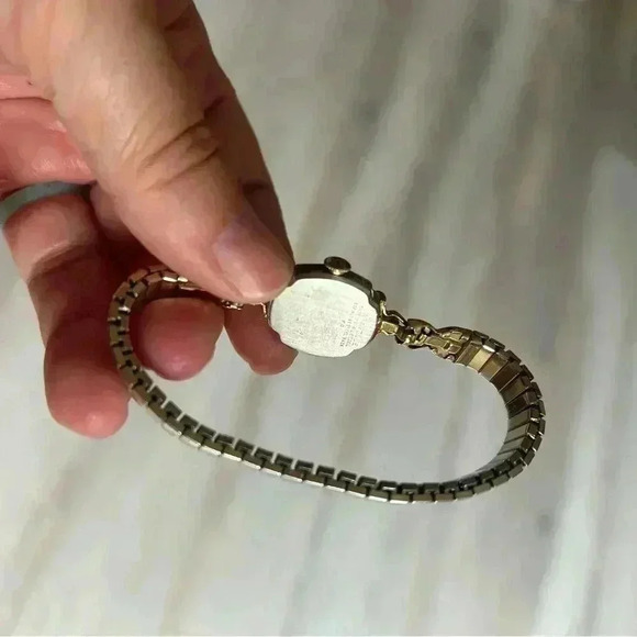 CARAVELLE vintage gold  band woman analog watch 6.5 inches - Picture 8 of 8